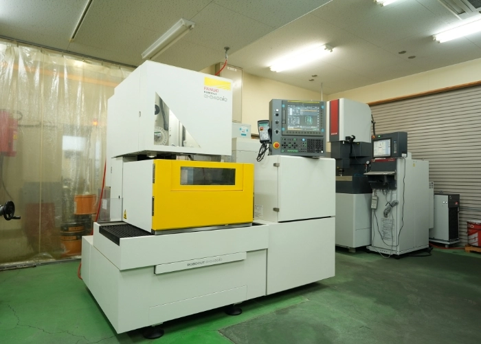 ワイヤ放電加工機（ROBOCUT）FANUC αー400iC