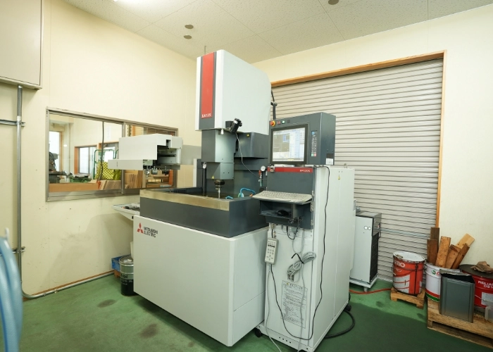 放電加工機MITSUBISHI EA12S